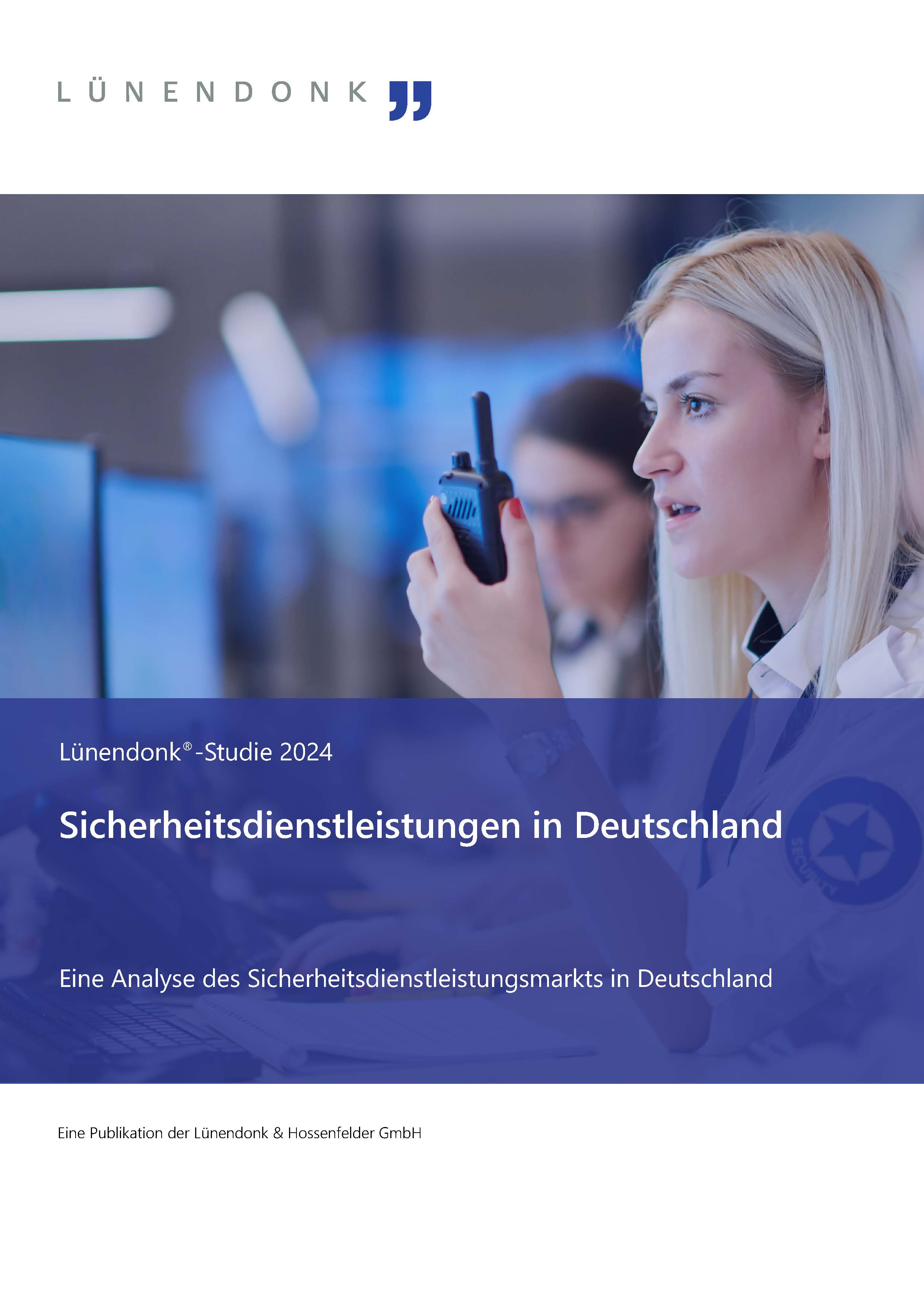 Titelseite der Lünendonk®-Studie 2024 mit dem Titel 'Sicherheitsdienstleistungen in Deutschland'. Das Cover zeigt eine Sicherheitsmitarbeiterin in einer Leitstelle, die ein Funkgerät benutzt. Im Hintergrund sind Bildschirme und eine weitere Person zu sehen. Das Design umfasst ein blaues Overlay mit weißer Schrift. Herausgegeben von der Lünendonk & Hossenfelder GmbH.